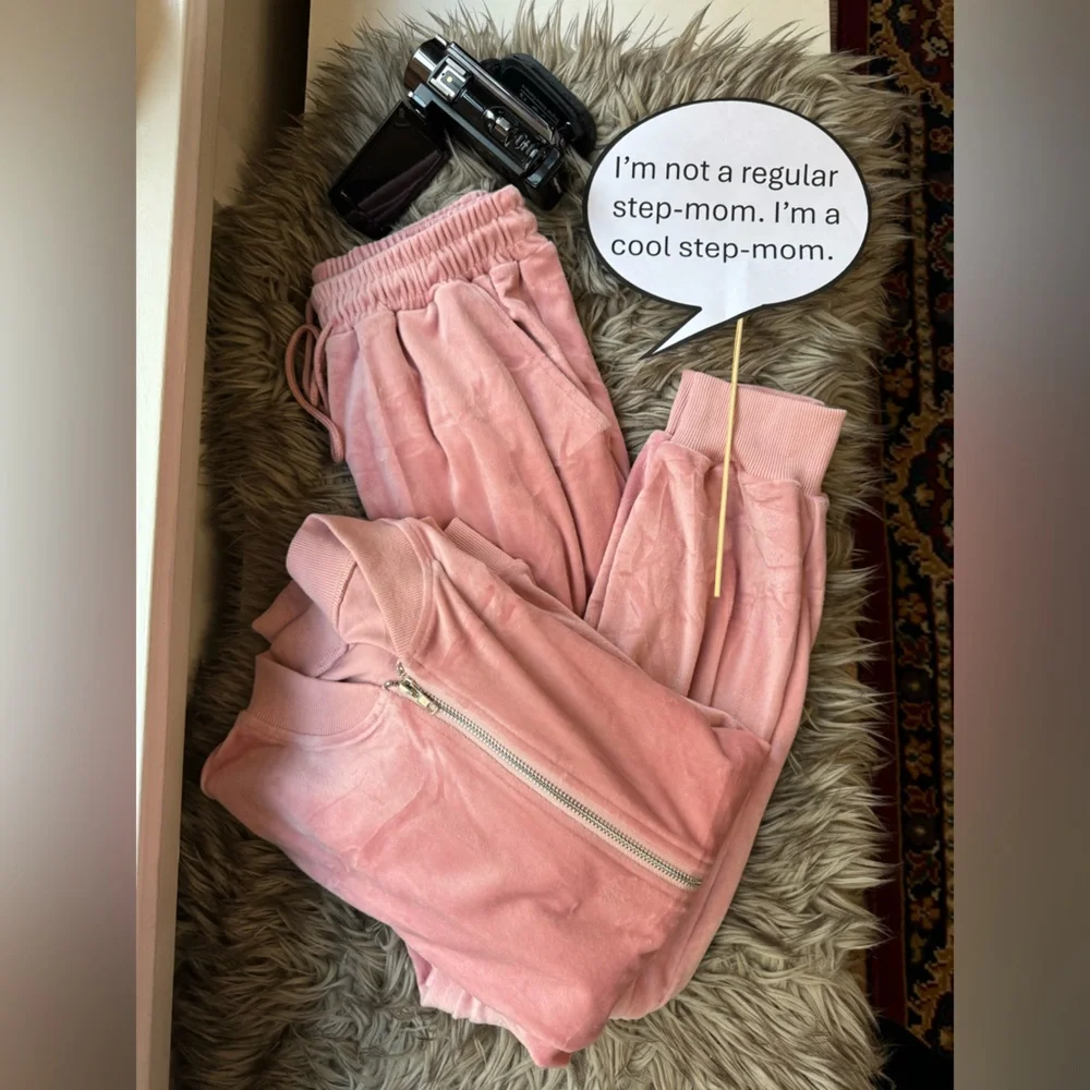 Mrs George Mean Girls Mom Halloween Costume - Picture 3 of 12